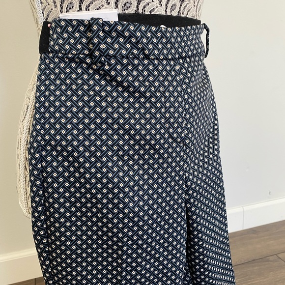 Ankle length slacks with elastic waistband - Picture 2 of 3